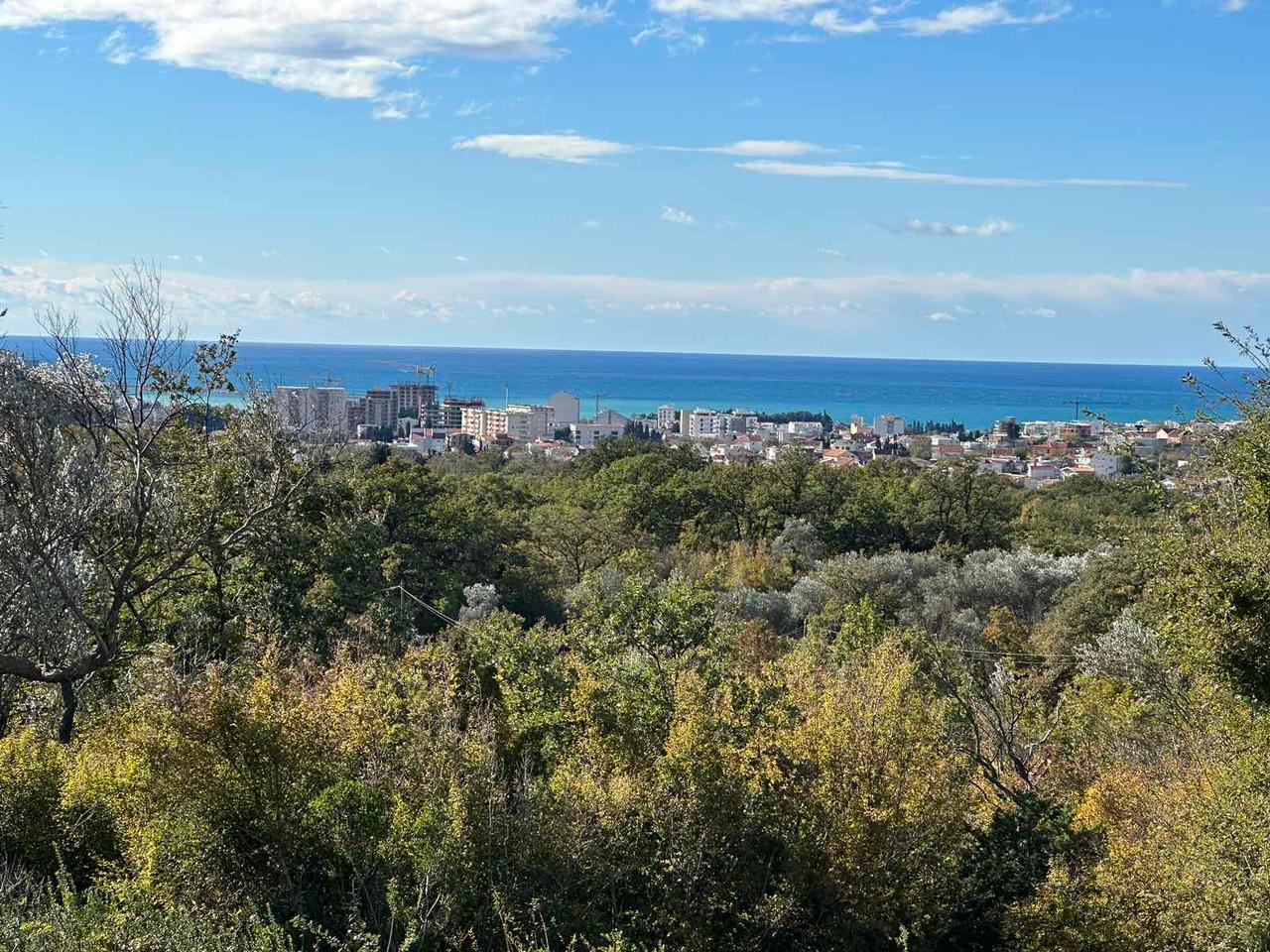 Plot for sale in Bar with a sea view 